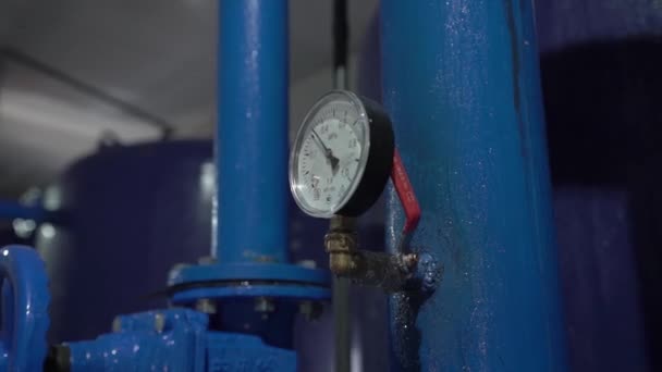 Medidor de presión de agua con válvula — Vídeo de stock
