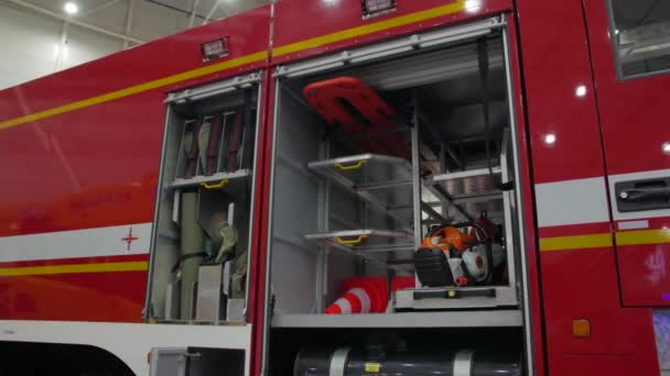 Ausrüstung für Feuerwehrfahrzeuge — Stockvideo