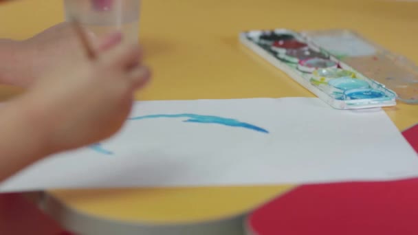 Child Draws A Circle — Stok video