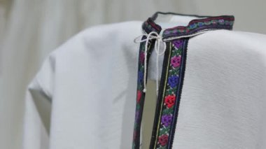 Nakışlı Ulusal Gömlekler