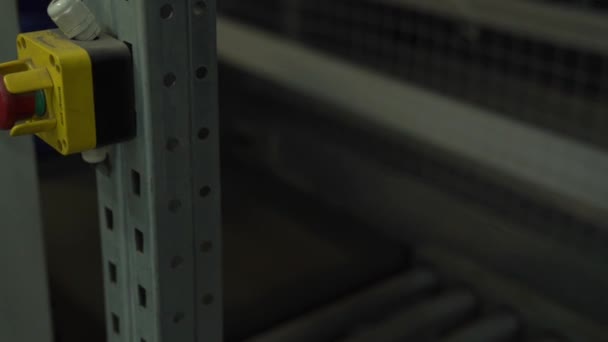 Boîte sur convoyeur 