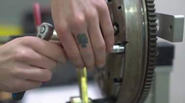 Flywheel araba motoru