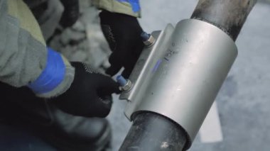 Adam Bir Boru Hattını Onardı