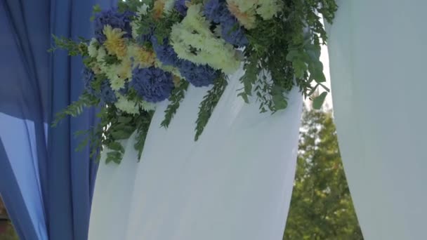 Красивые свадебные цветы — стоковое видео