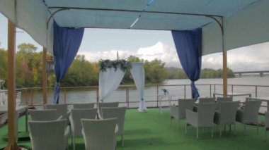 Sahilde düğün kemeri