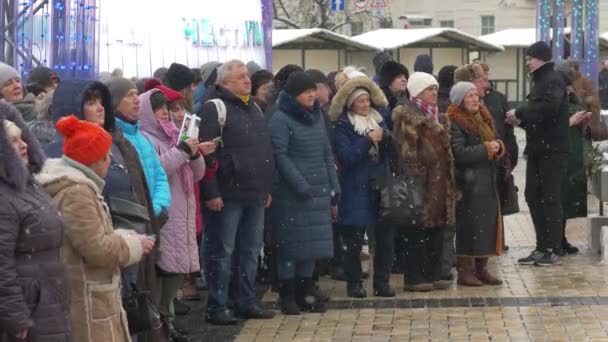 Ηλικιωμένοι στην πλατεία — Αρχείο Βίντεο