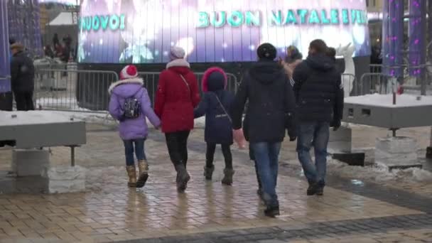 冬季人们户外活动 — 图库视频影像