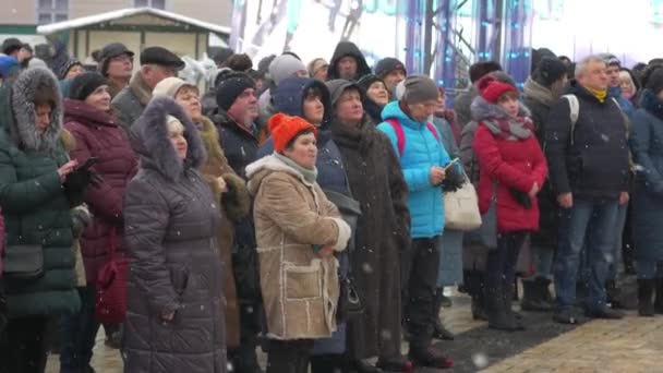 Поклоніння на відкритому майдані — стокове відео