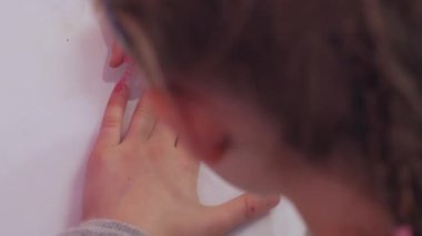 Küçük Kız Manikürü