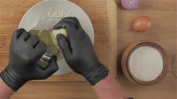 厨师磨碎的土豆 — 图库视频影像