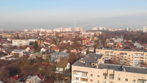 Stadsgezicht vanuit de lucht en arme wijk — Stockvideo