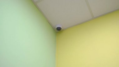 İçerideki Güvenlik Kamerası