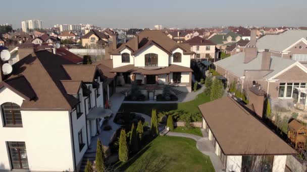 Rich Estate Houses — Stock Footage Rich Estate Houses Royalty Free Stock Video