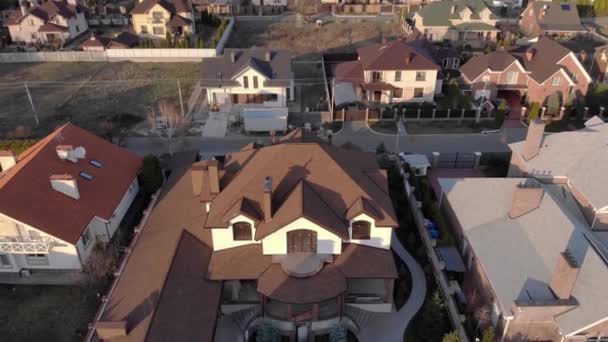 Casas de suburbios ricos — Vídeo de stock