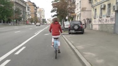 Bisikletli Tanımlanamayan Kadın