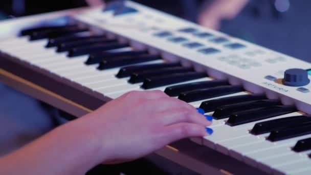 Musician Play On Keys — Stock Video