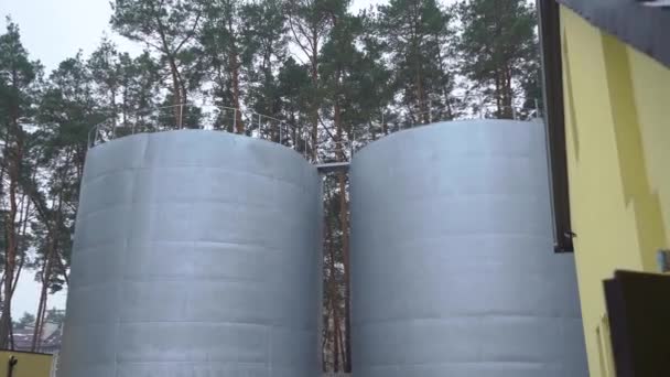 Stalen watertank — Stockvideo