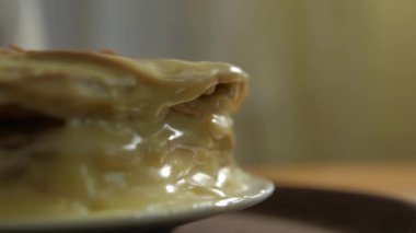 Eller Keki Döndürür