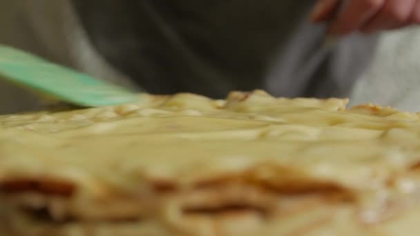 Vaření smetana dort makro detailní záběr — Stock video