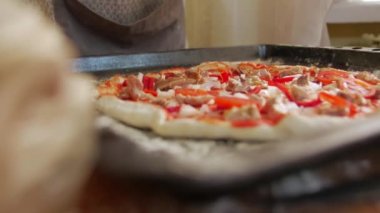 Pizzanın Üzerinde Domatesler