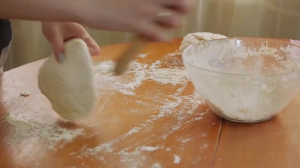Házi készítésű tészta görgetés — Stock videók
