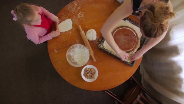 Anne ve Kızı En İyi Yemek Manzarası — Stok video