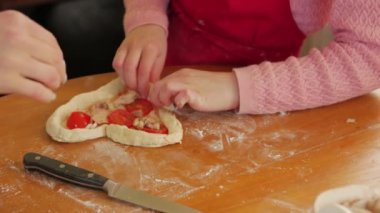 Kalp Şekli Pizza Pişirme