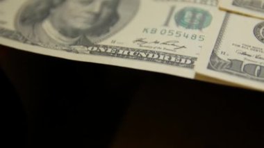 100 Dolarlık Yakın Çekim