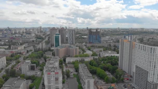 Panorama aéreo de la gran ciudad — Vídeo de stock