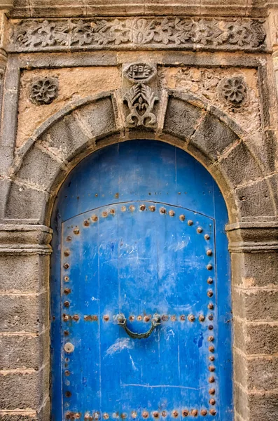 Синие Украшенные Двери Медине Сувейра — стоковое фото