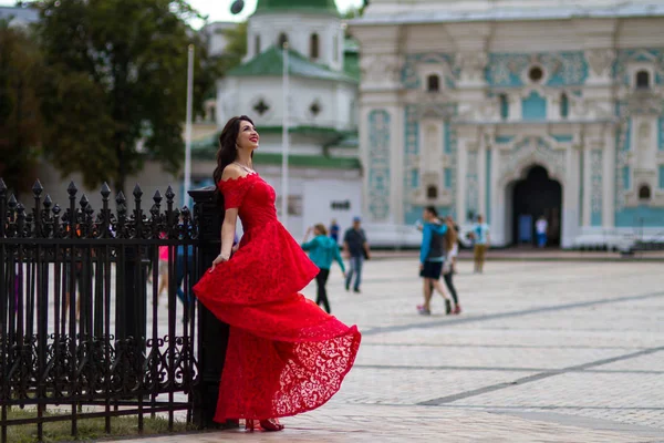 Dama de rojo —  Fotos de Stock