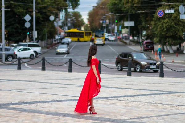 Dama de rojo —  Fotos de Stock