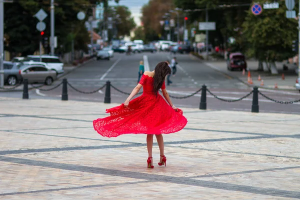 Dama de rojo —  Fotos de Stock