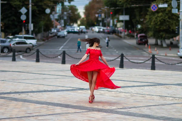 Dama de rojo —  Fotos de Stock