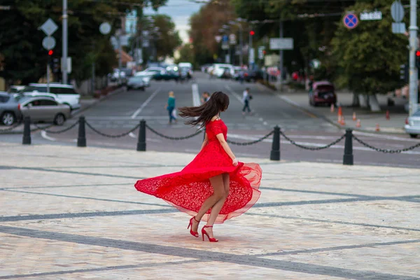 Dama de rojo —  Fotos de Stock