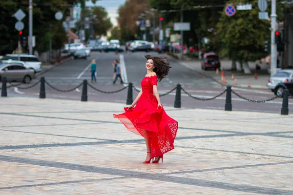 Kırmızılı Kadın — Stok fotoğraf