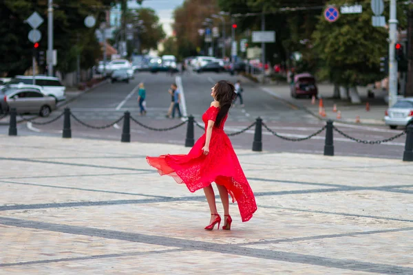 Dama de rojo —  Fotos de Stock