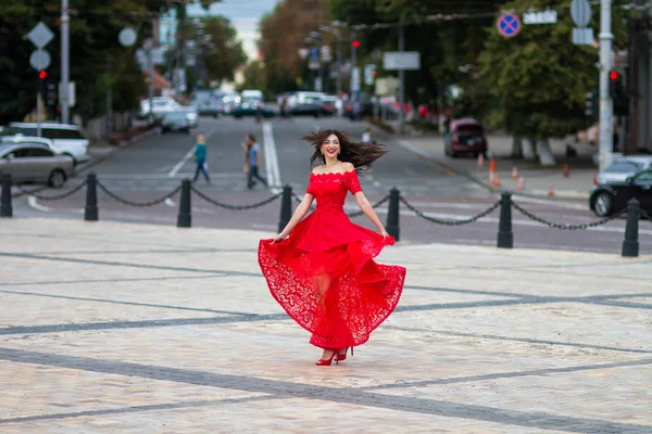 Dama de rojo —  Fotos de Stock