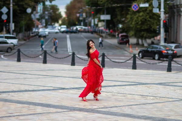 Dama de rojo —  Fotos de Stock