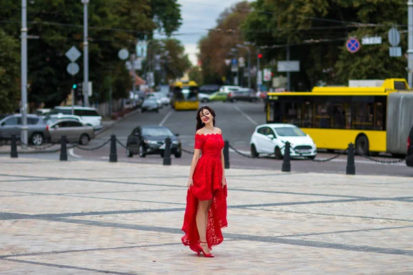 Dama de rojo —  Fotos de Stock