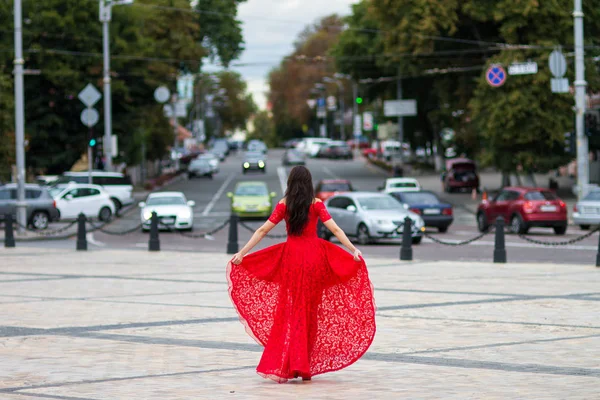 Dama de rojo —  Fotos de Stock