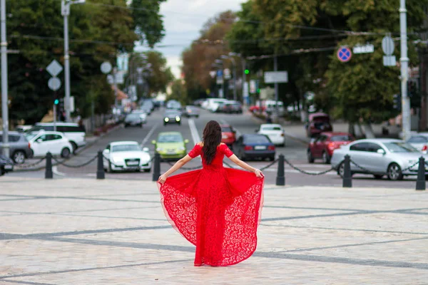 Dama de rojo —  Fotos de Stock