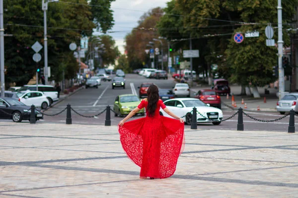 Dama de rojo —  Fotos de Stock