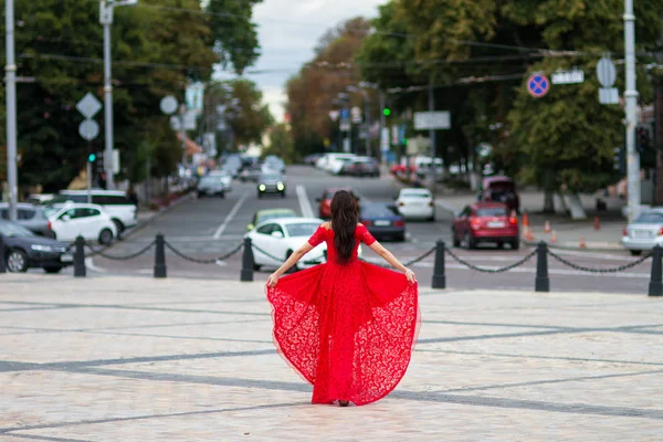 Dama de rojo —  Fotos de Stock