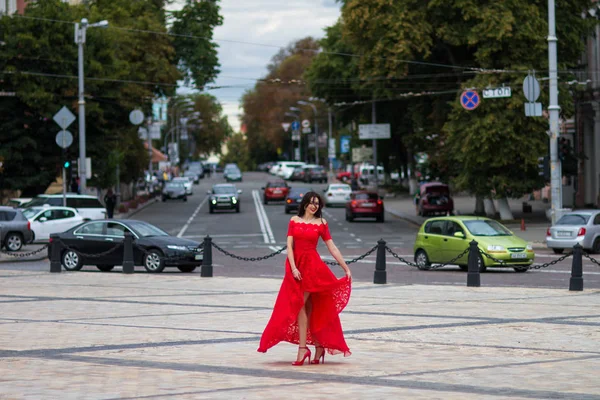 Dama de rojo —  Fotos de Stock