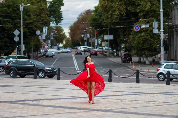 Dama de rojo —  Fotos de Stock