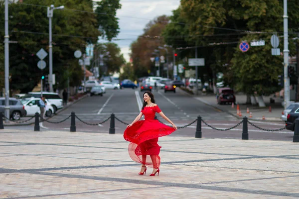 Dama de rojo —  Fotos de Stock