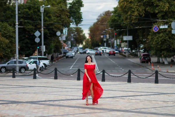 Dama de rojo —  Fotos de Stock