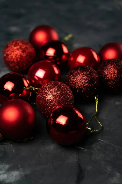 Kerst decoraties, rode heldere ballen — Stockfoto