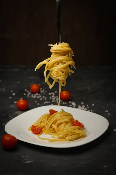Итальянская паста на тарелке — стоковое фото